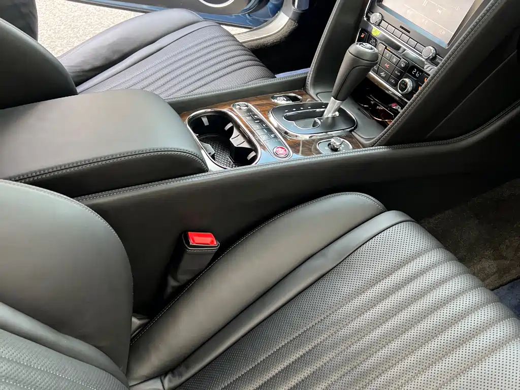 Bentley Continental 2018 — фото 10