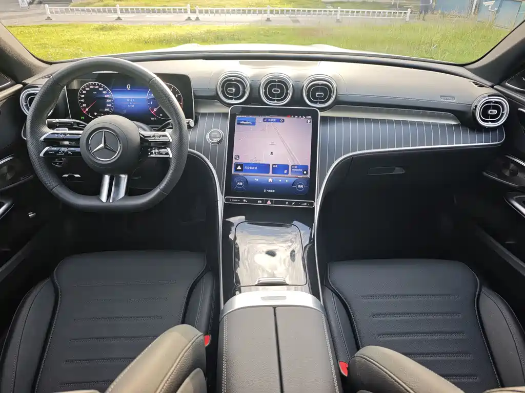 Mercedes-Benz C-Class 2024 — фото 16