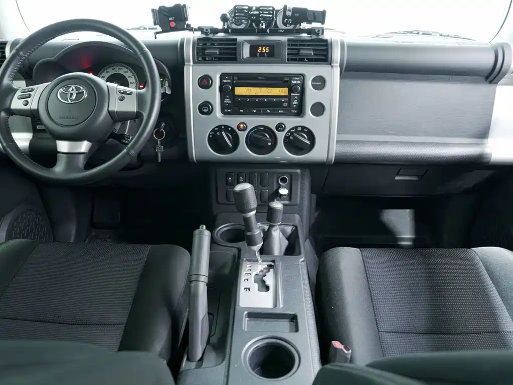 Toyota FJ Cruiser 2024 — фото 3