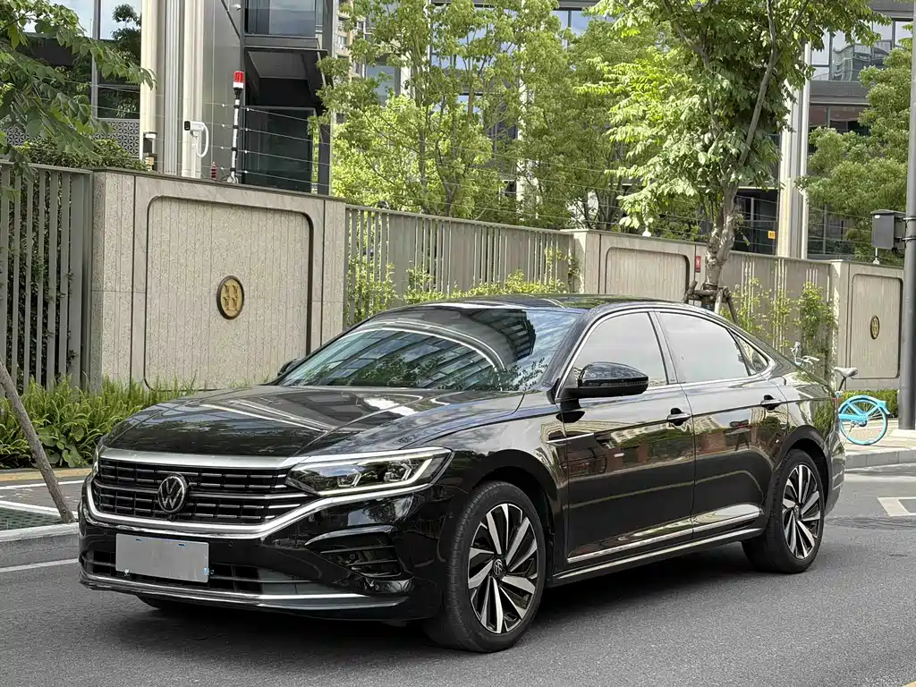 Volkswagen Passat 2024 — фото 1
