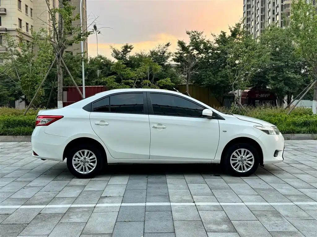 Toyota Vios 2015 — фото 3