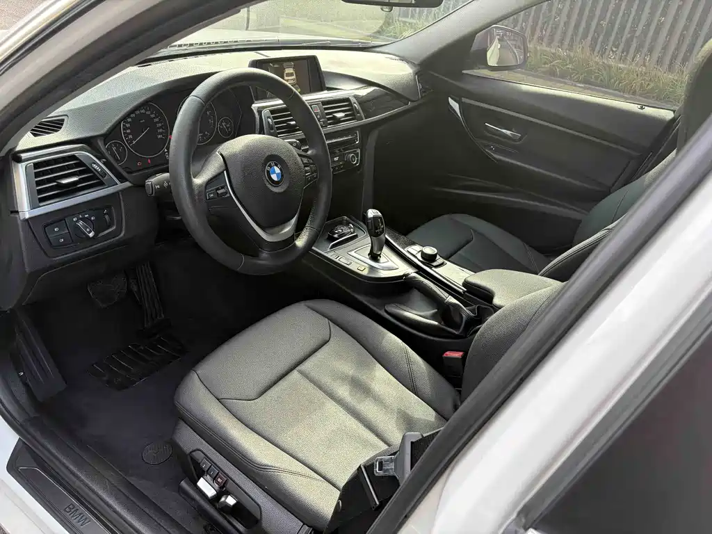 BMW 3 Series 2017 — фото 7