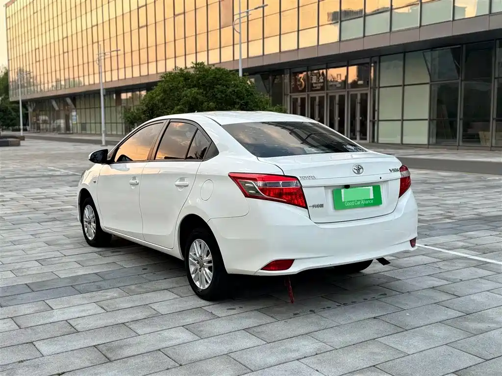 Toyota Vios 2015 — фото 6