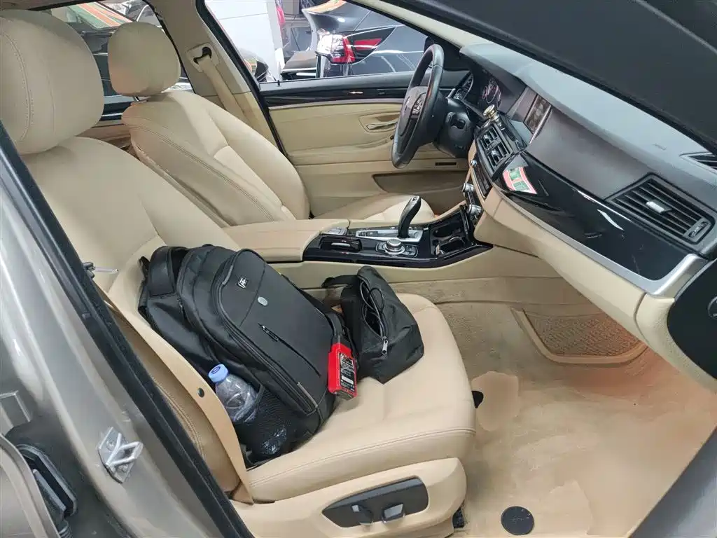 BMW 5 Series 2015 — фото 16