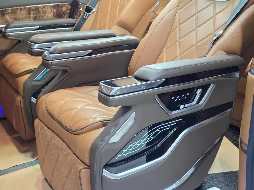Mercedes-Benz V-Class 2022 — фото 20