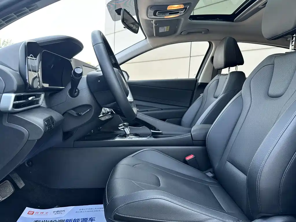 Hyundai Elantra 2023 — фото 10