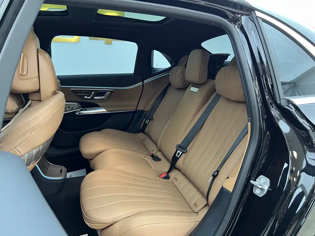 Mercedes-Benz E-Class 2025 — фото 14