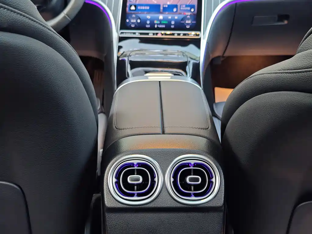 Mercedes-Benz C-Class 2024 — фото 15