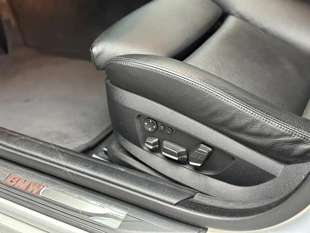 BMW 5 Series 2010 — фото 22