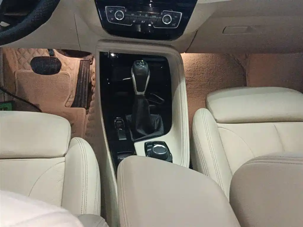 BMW X1 2018 — фото 14
