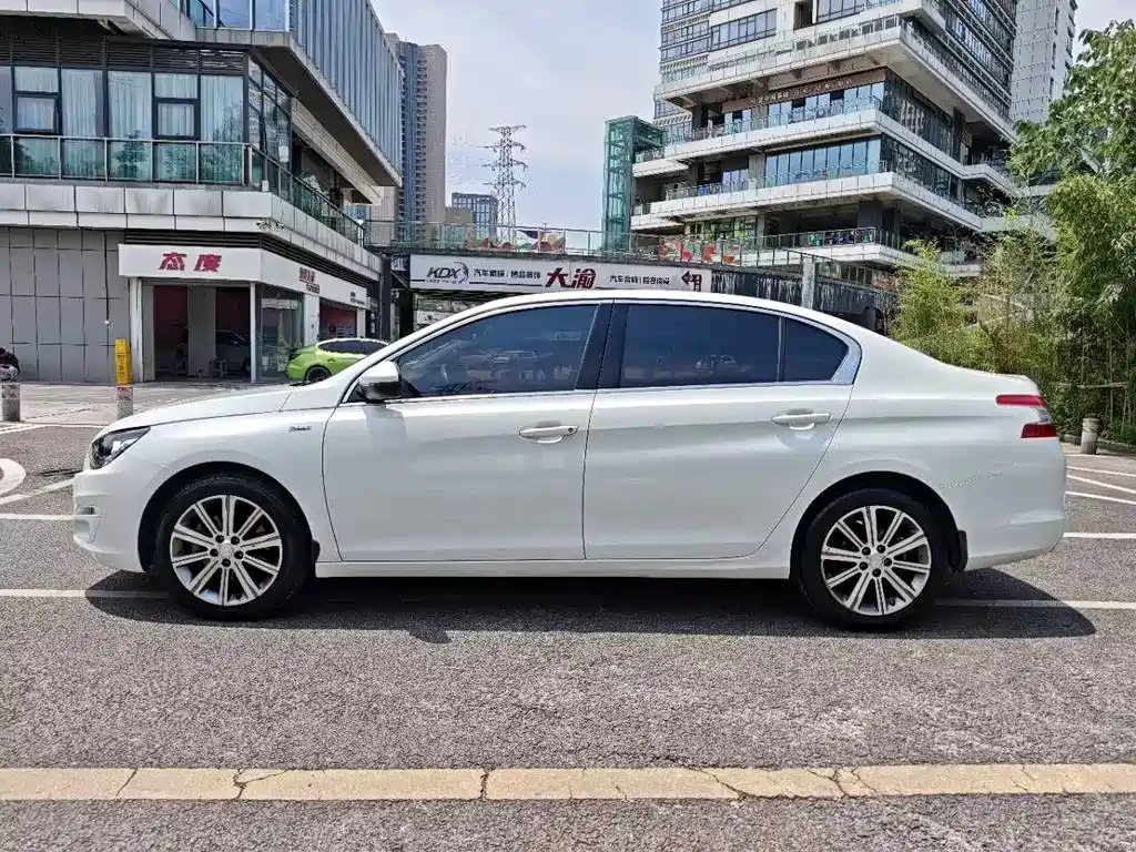 Peugeot 408 2018 — фото 13
