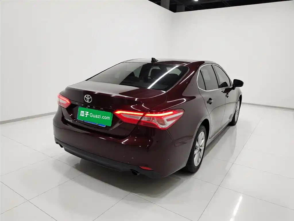 Toyota Camry 2023 — фото 7