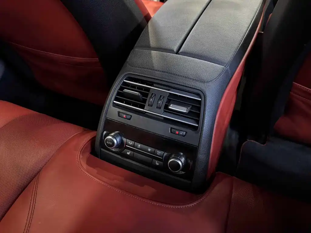 BMW M6 2014 — фото 10