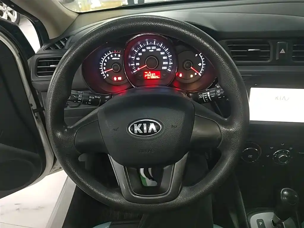 Kia K2 2014 — фото 11
