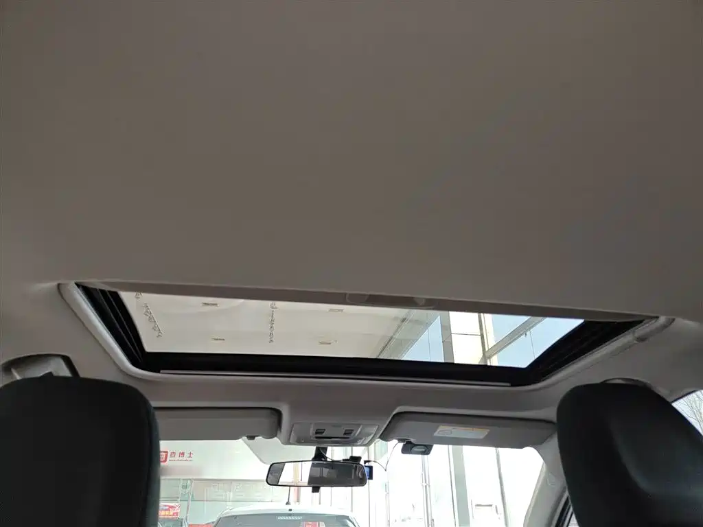 Toyota RAV4 2018 — фото 17