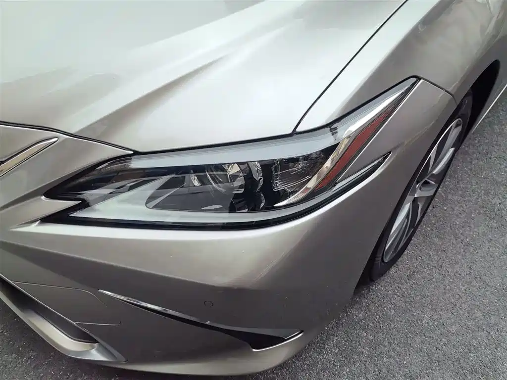 Lexus ES 2021 — фото 16