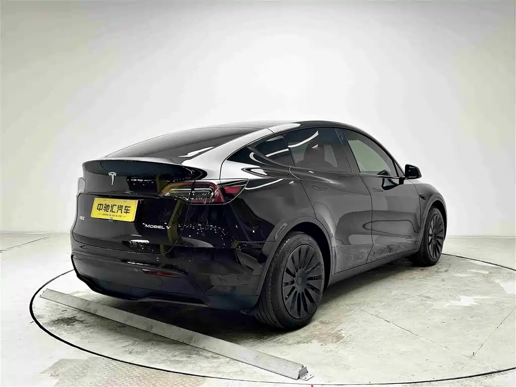 Tesla Model Y 2023 — фото 17