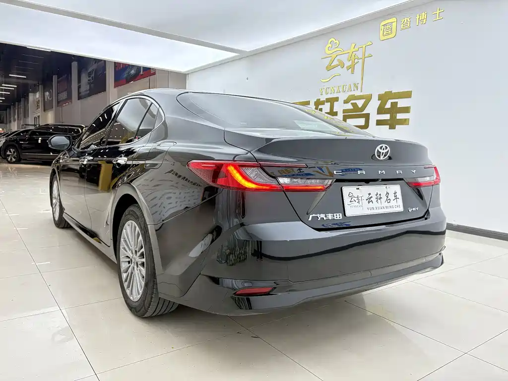 Toyota Camry 2025 — фото 16