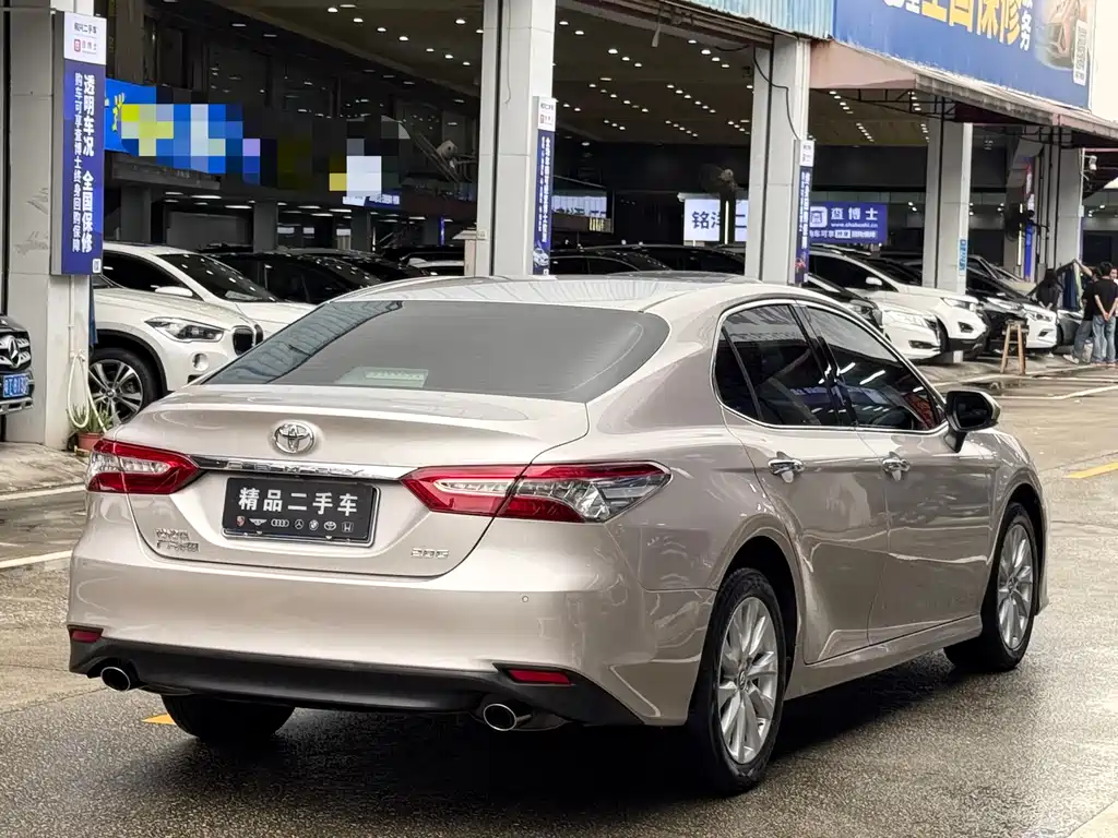 Toyota Camry 2018 — фото 4