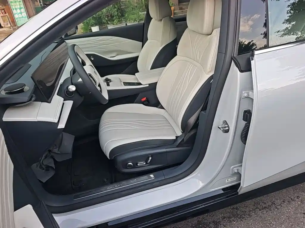 Geely Galaxy E8 2024 — фото 15