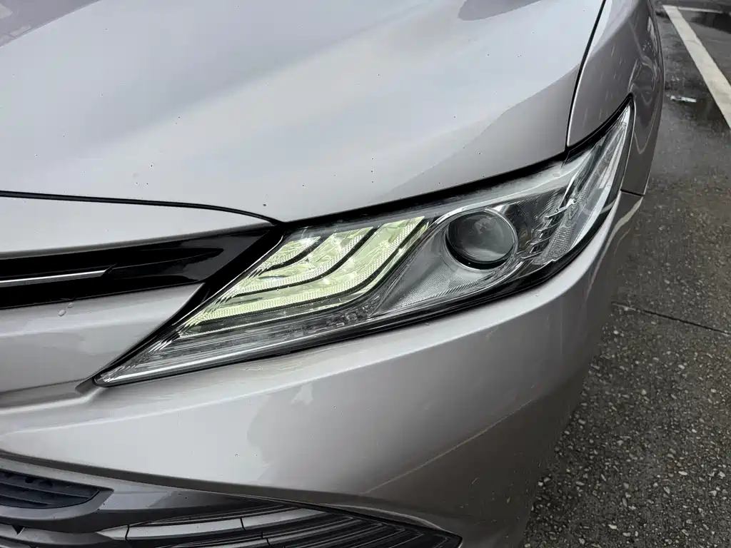 Toyota Camry 2018 — фото 9
