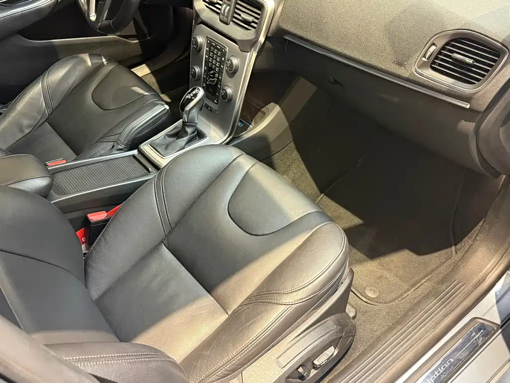 Volvo V40 2017 — фото 15