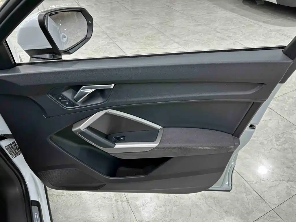 Audi Q3 2023 — фото 12