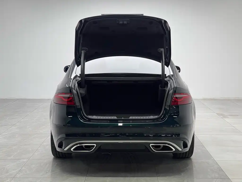 Jaguar XFL 2024 — фото 10