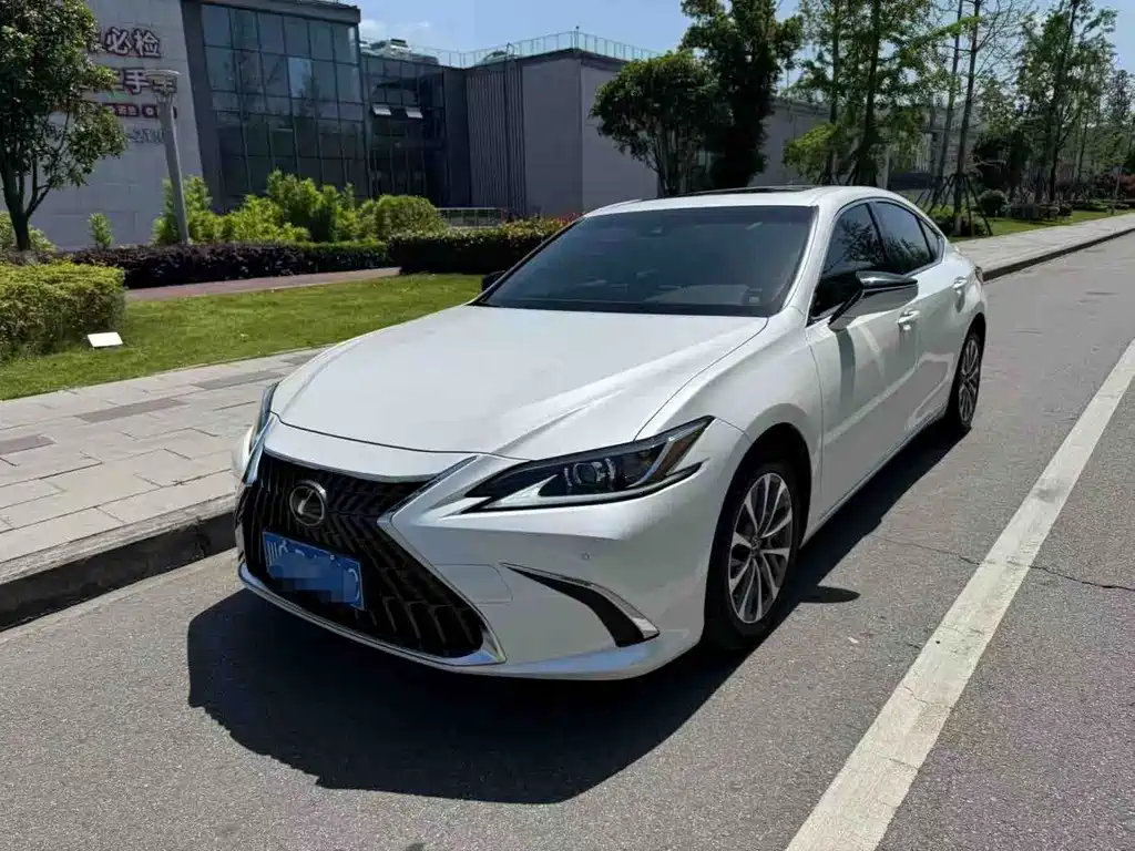 Lexus ES 2024 — фото 1