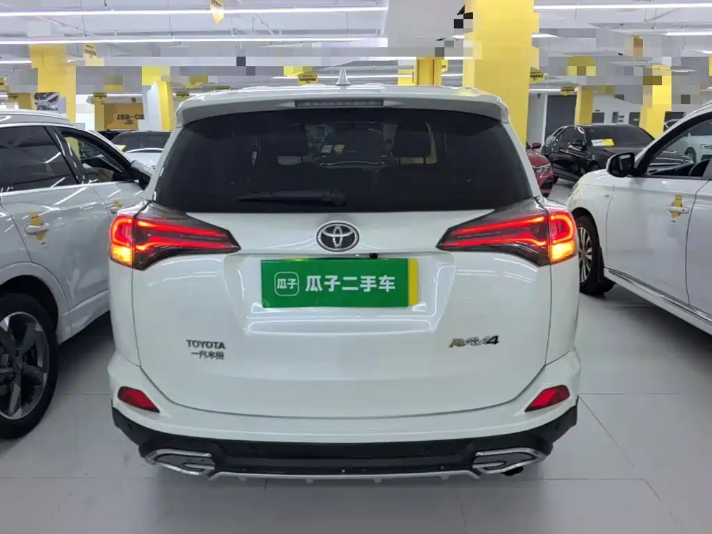 Toyota RAV4 2018 — фото 6