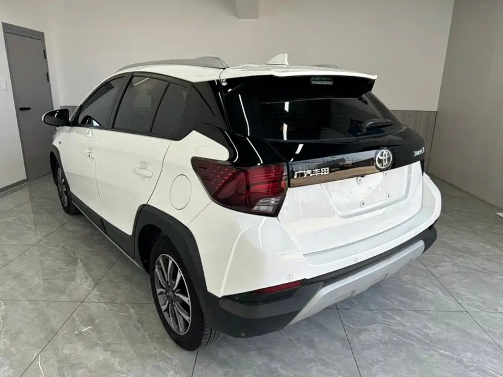 Toyota Yaris L 2022 — фото 6