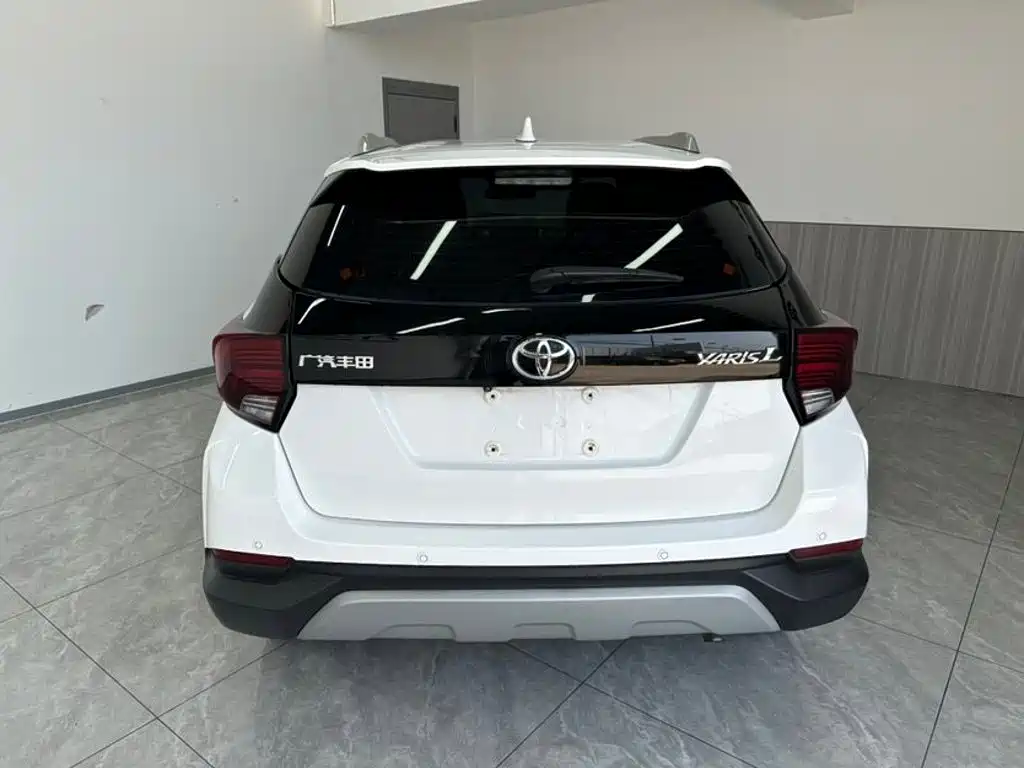 Toyota Yaris L 2022 — фото 5