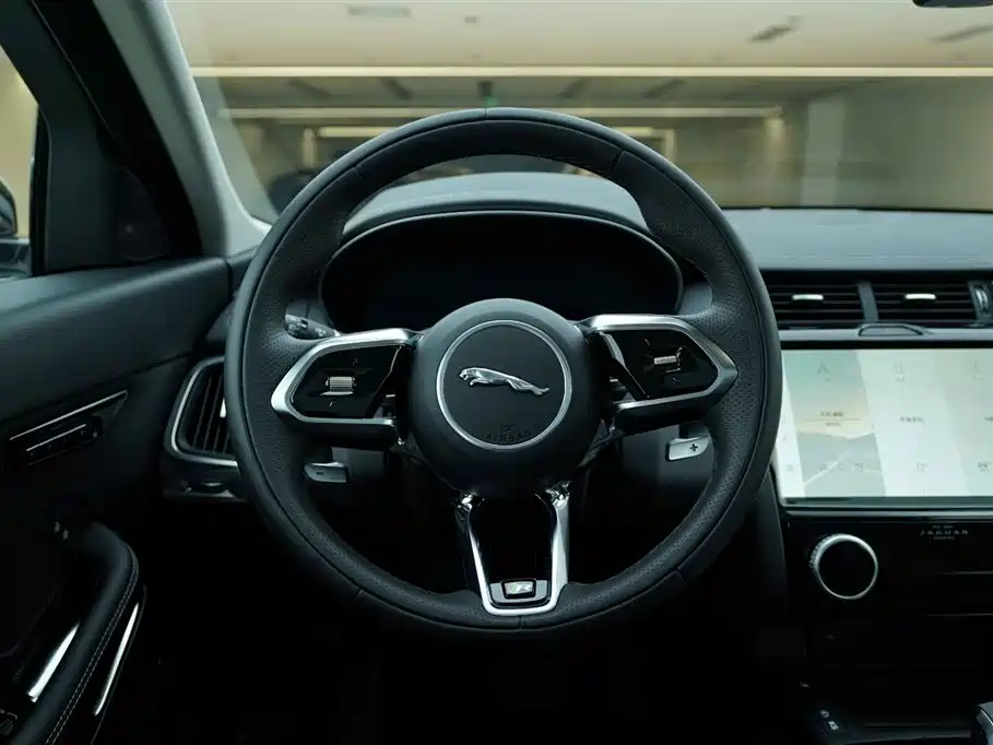 Jaguar E-PACE 2024 — фото 17