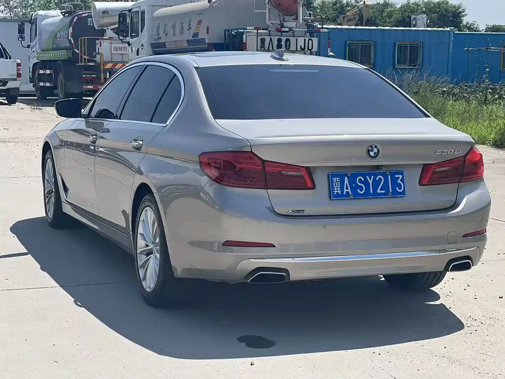 BMW 5 Series 2018 — фото 10