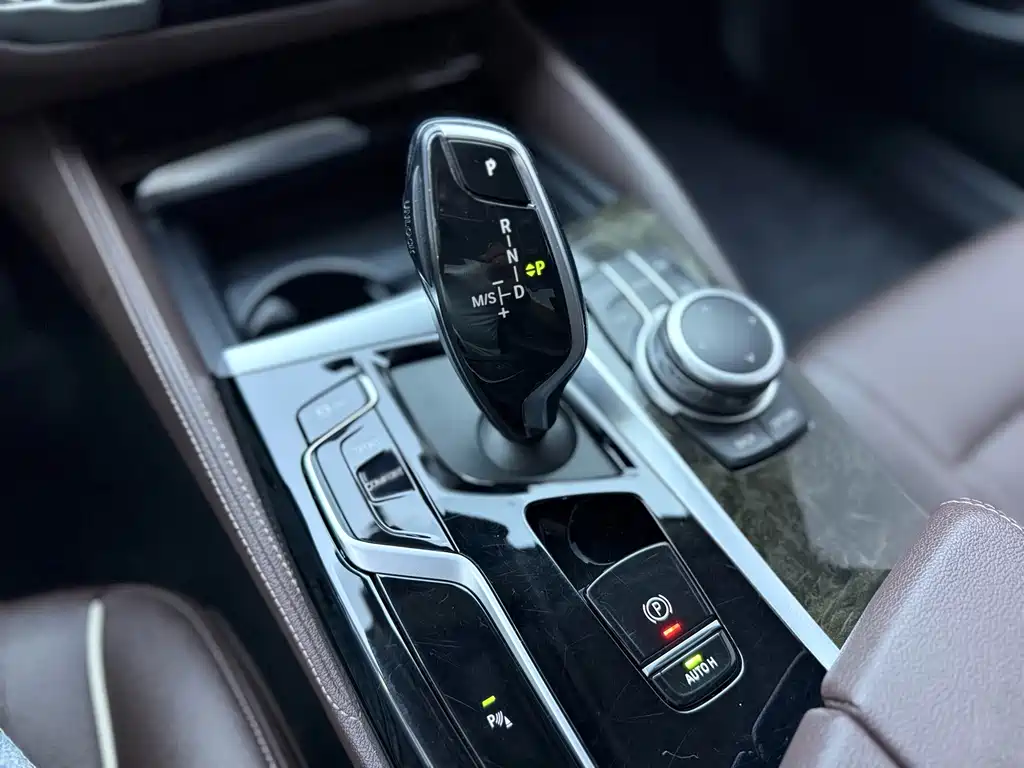 BMW 5 Series 2022 — фото 13