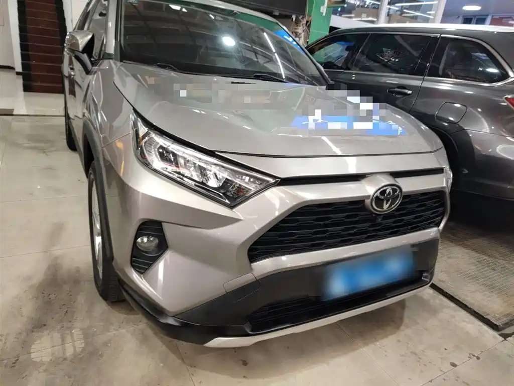 Toyota RAV4 2020 — фото 3