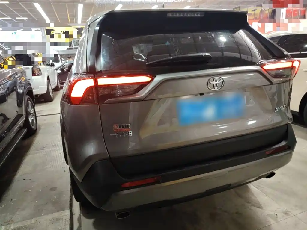 Toyota RAV4 2020 — фото 23