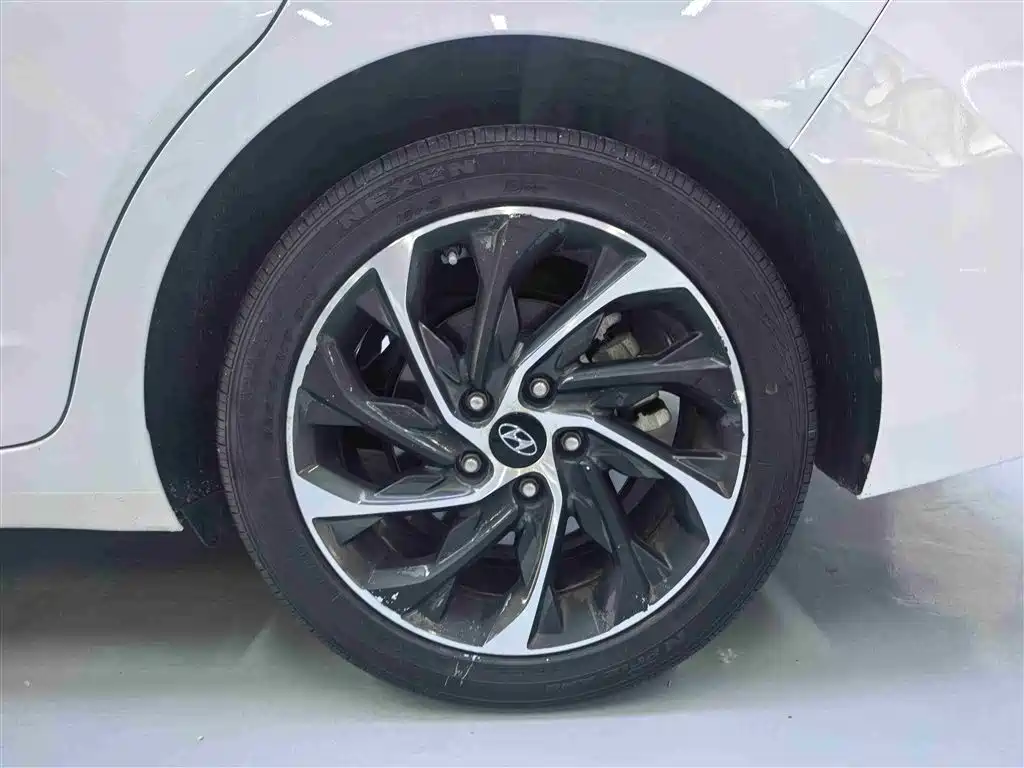 Hyundai Elantra 2020 — фото 11