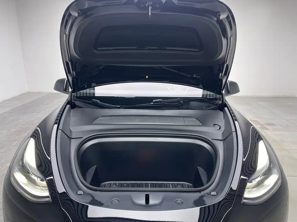 Tesla Model Y 2022 — фото 9