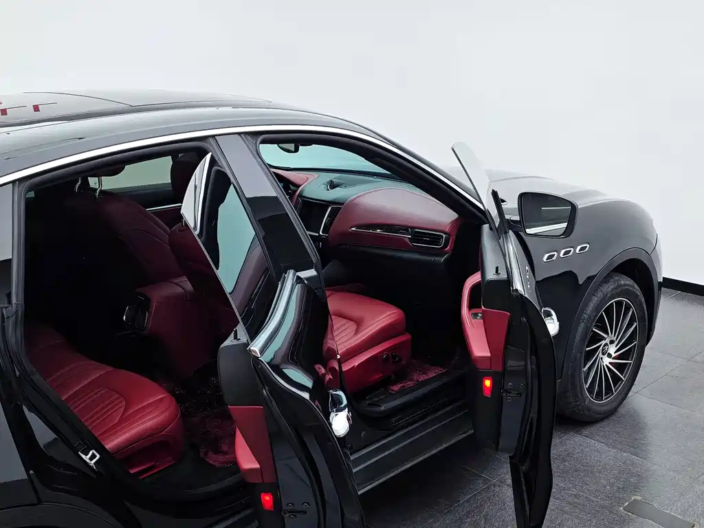 Maserati Levante 2016 — фото 27