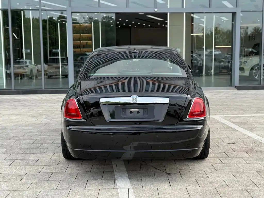 Rolls-Royce Ghost 2016 — фото 13