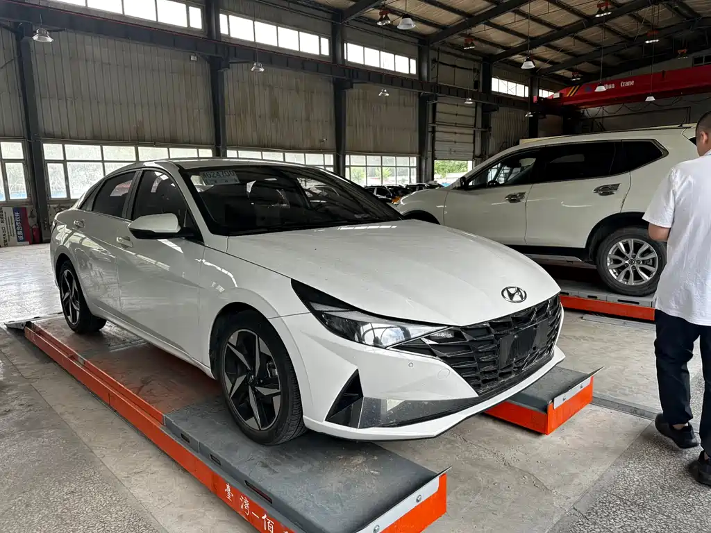 Hyundai Elantra 2022 — фото 3
