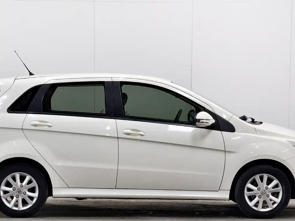 BAIC E-Series 2015 — фото 8
