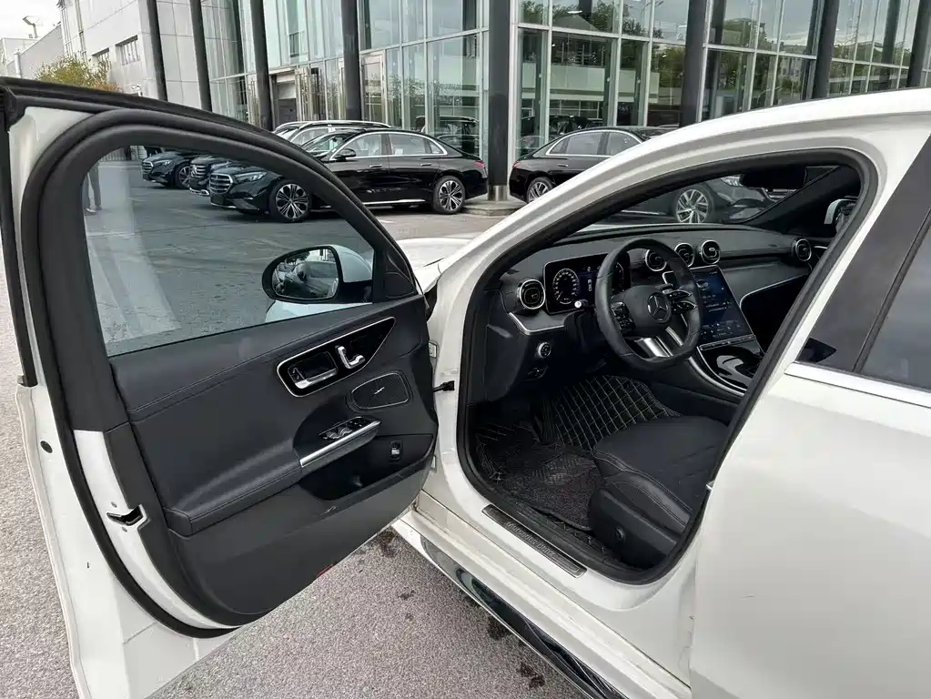 Mercedes-Benz C-Class 2022 — фото 11