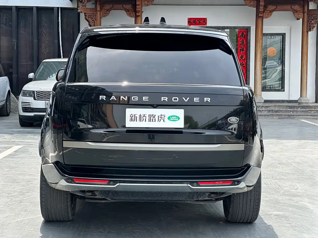 Land Rover Range Rover 2023 — фото 17