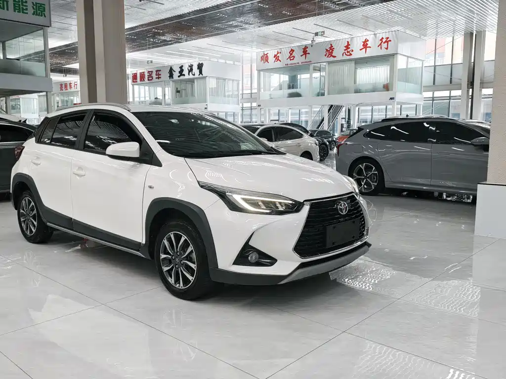 Toyota Yaris L 2022 — фото 3