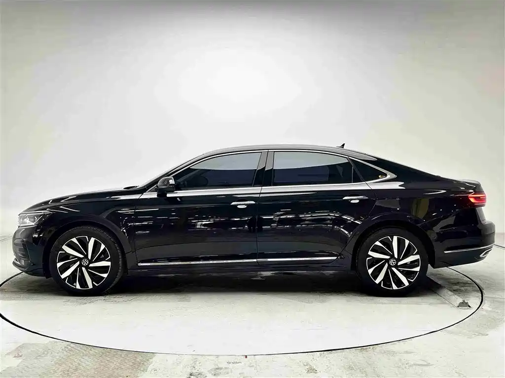 Volkswagen Passat 2023 — фото 21