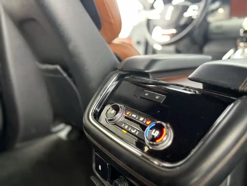 Lincoln Navigator 2019 — фото 17