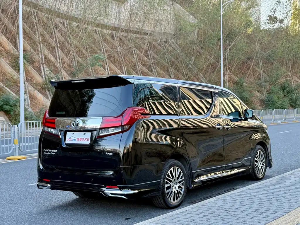 Toyota Alphard 2017 — фото 4