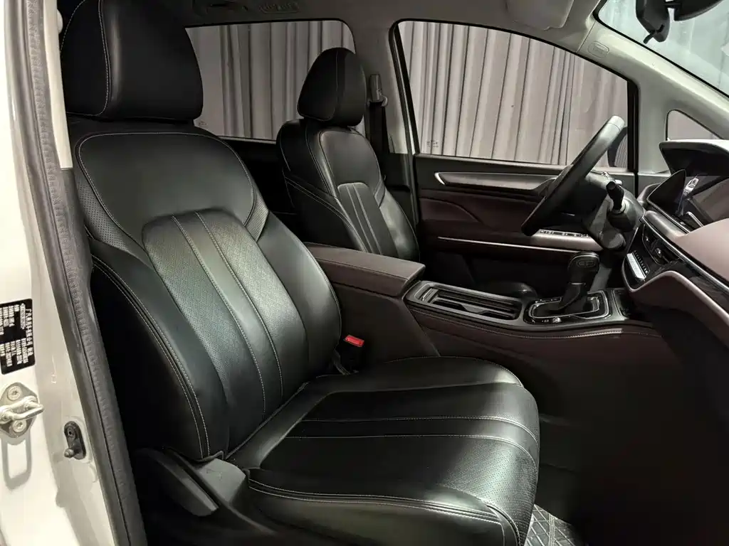 GAC Trumpchi M6 2022 — фото 15